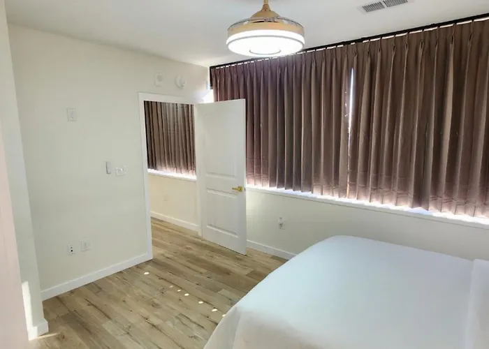 Luxury High-rise With Panoramic Views 4*