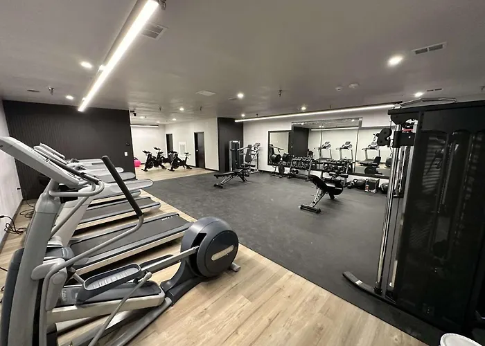 Luxury High-rise With Panoramic Views Aparthotel Tulsa